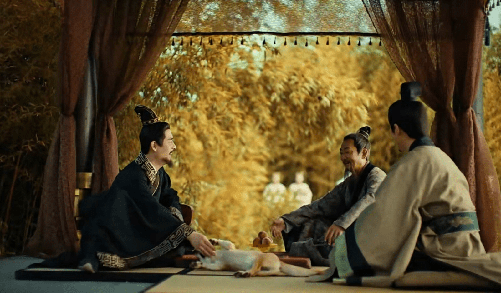 Depiction of Yang Jian meeting with officials in an outdoor setting surrounded by bamboo.