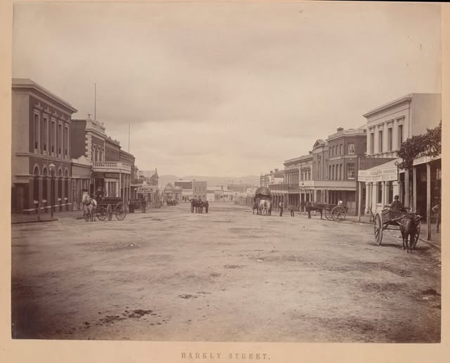 Barkly Street in Ararat, Australia during the 1880s, a key site in the 19th-century Australian gold rush where Siyi gold miners and Chinese immigrants contributed to the town’s growth.