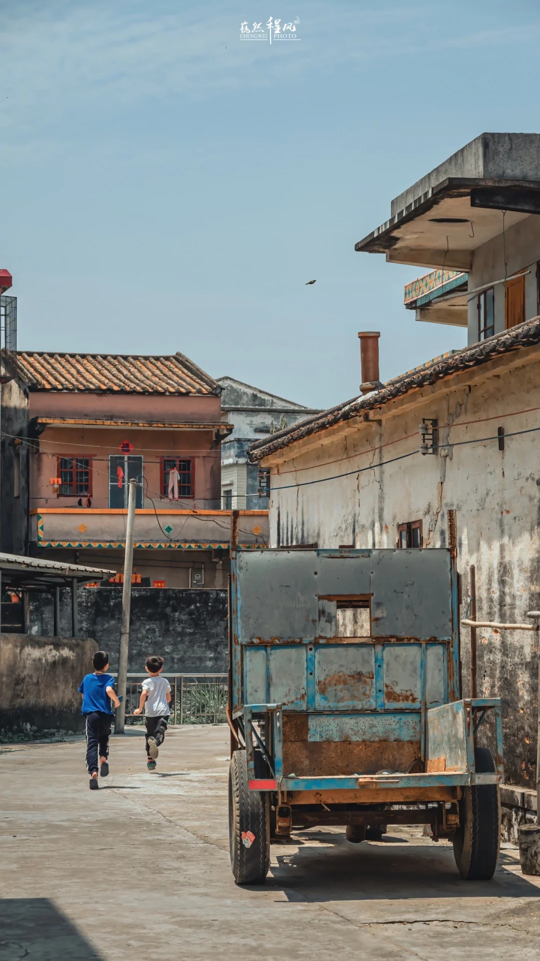 Children running in an old village in Taishan, Wuyi region
